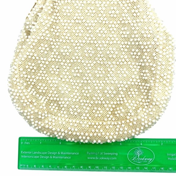 Elegant Cream Beaded Handbag - Picture 10 of 11